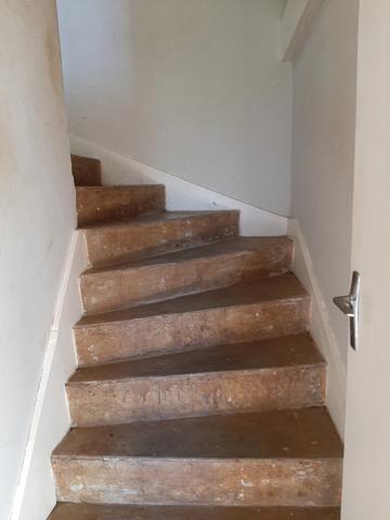 RARE OPPORTUNITÉ . GRAND BATIMENT AVEC LOGEMENT,  HANGAR ET PARKING SUR 6032 M²
