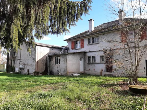 RARE OPPORTUNITÉ . GRAND BATIMENT AVEC LOGEMENT,  HANGAR ET PARKING SUR 6032 M²