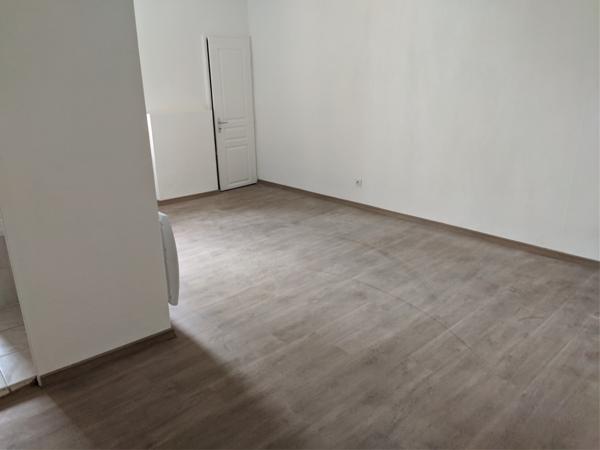 Appartement à louer 490 € CC CARCASSONNE 2 p 51 m² DPE F