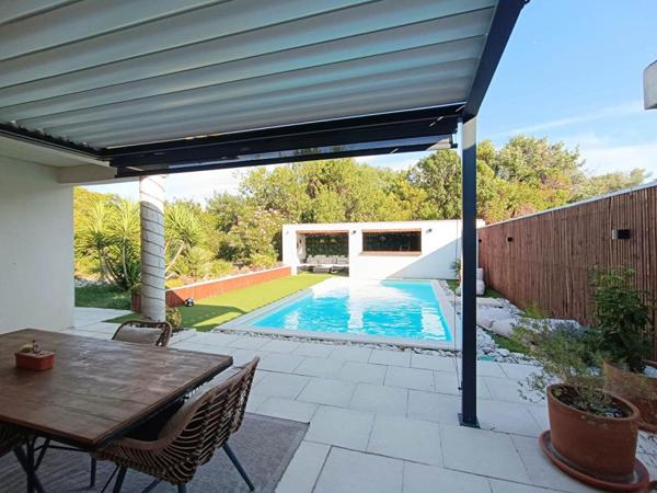 Maison Saint Chamas 5 pièce(s) Avec Piscine et jardin aménagé