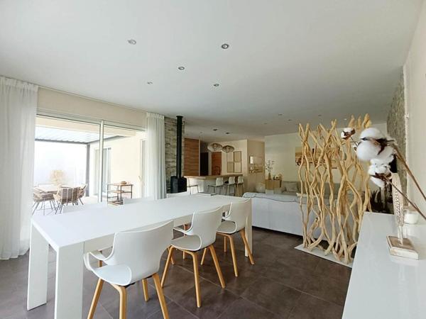 Maison Saint Chamas 5 pièce(s) Avec Piscine et jardin aménagé