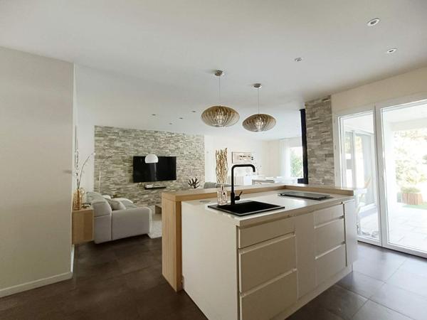 Maison Saint Chamas 5 pièce(s) Avec Piscine et jardin aménagé