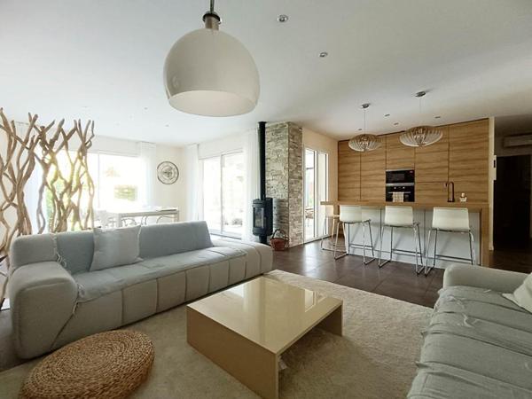 Maison Saint Chamas 5 pièce(s) Avec Piscine et jardin aménagé