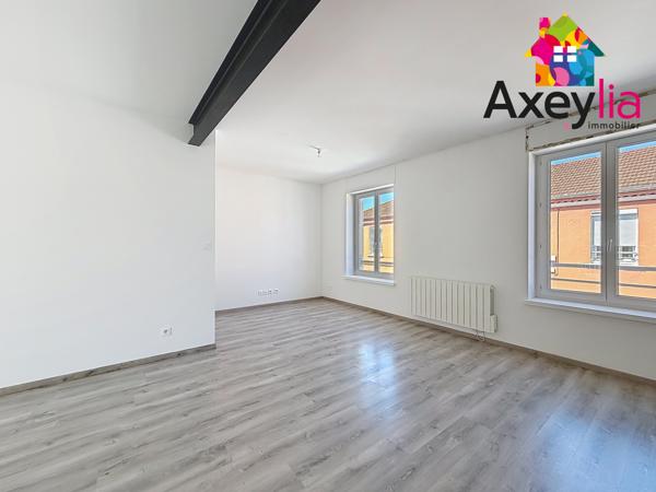 Régny (42630) A VENDRE - PROCHE PERREUX - APPARTEMENT T4 RÉNOVÉ, AU PREMIER ET DERNIER ÉTAGE AVEC TERRAIN, GARAGE ET CAVE