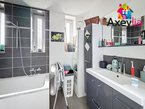 Régny (42630) A VENDRE - PROCHE PERREUX - APPARTEMENT T4 RÉNOVÉ, AU PREMIER ET DERNIER ÉTAGE AVEC TERRAIN, GARAGE ET CAVE