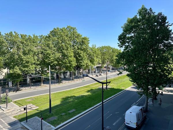 Appartement à louer Grand 2 pièces PARIS 17EME ARRONDISSEMENT (75) - Immeuble Art Déco