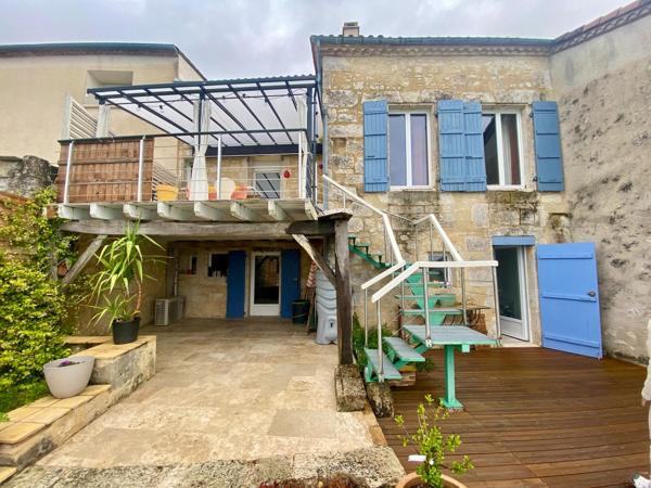 Maison entièrement restaurée avec double garage, piscine, 5 chambres, bel espace en rez- de- jardin entièrement carrelé