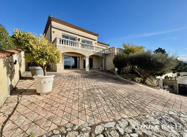 Maison contemporaine rénovée, vue panoramique et double habitation possible