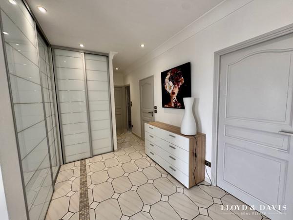 Maison contemporaine rénovée, vue panoramique et double habitation possible