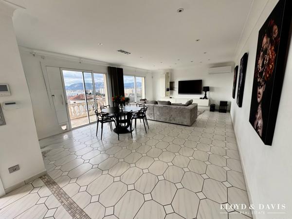 Maison contemporaine rénovée, vue panoramique et double habitation possible