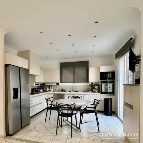 Maison contemporaine rénovée, vue panoramique et double habitation possible