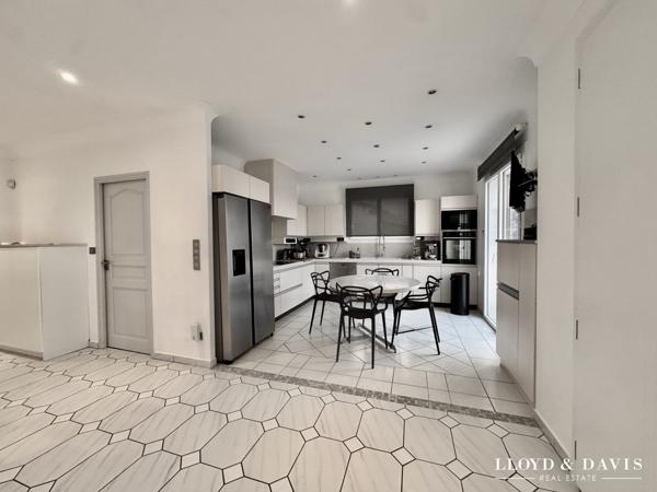 Maison contemporaine rénovée, vue panoramique et double habitation possible