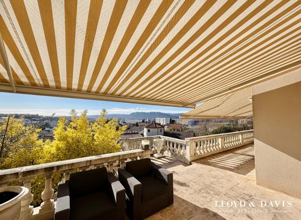 Maison contemporaine rénovée, vue panoramique et double habitation possible