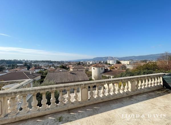 Maison contemporaine rénovée, vue panoramique et double habitation possible