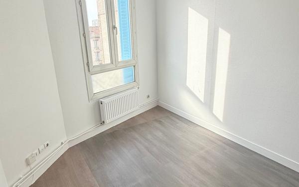 Appartement à vendre    2 pièces • 31,19 m2 La Courneuve