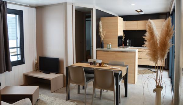 Le Vibal (12290) Aveyron, sur les berges du lac de Pont de Salars. Cottage tout équipé avec 2/3 chambres.