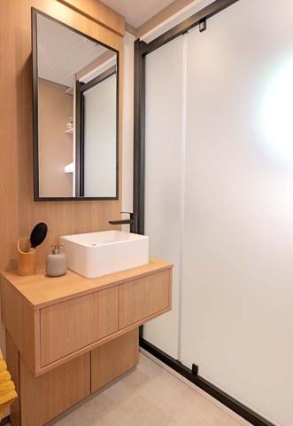 Le Vibal (12290) Aveyron, sur les berges du lac de Pont de Salars. Cottage tout équipé avec 2/3 chambres.