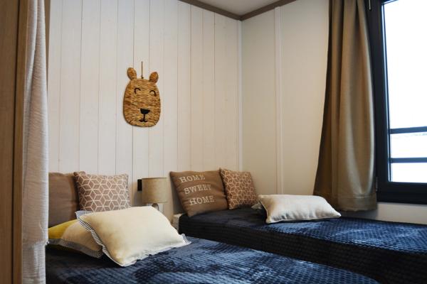 Le Vibal (12290) Aveyron, sur les berges du lac de Pont de Salars. Cottage tout équipé avec 2/3 chambres.