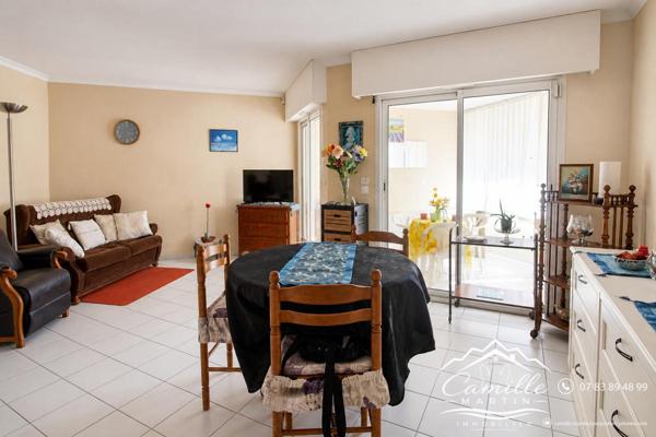 SAINT-RAPHAËL - BOULOURIS - APPARTEMENT 2/3 PIÈCES AVEC LOGGIA, PISCINE ET GARAGE DOUBLE - PLAGES ET PORT À PIED