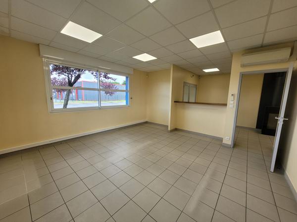 A LOUER - LOCAL D'ACTIVITÉ 1 050 m² La Chevrolière - TOURNEBRIDE