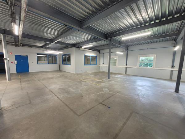 A LOUER - LOCAL D'ACTIVITÉ 1 050 m² La Chevrolière - TOURNEBRIDE