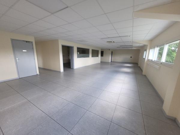 A LOUER - LOCAL D'ACTIVITÉ 1 050 m² La Chevrolière - TOURNEBRIDE