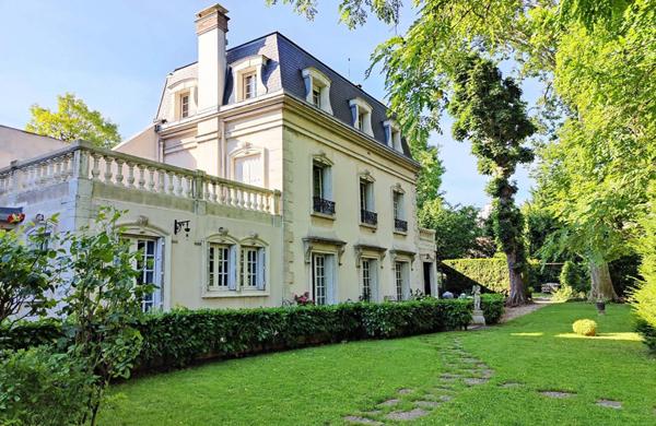 Demeure bourgeoise grand parc 8 pièces Neuilly-Plaisance (93360)