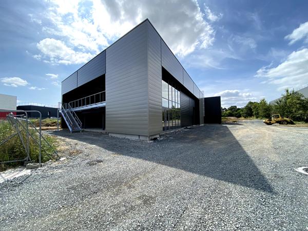 A LOUER Très Beau Local d'activité NEUF 840 m2- Hauts de COUERON