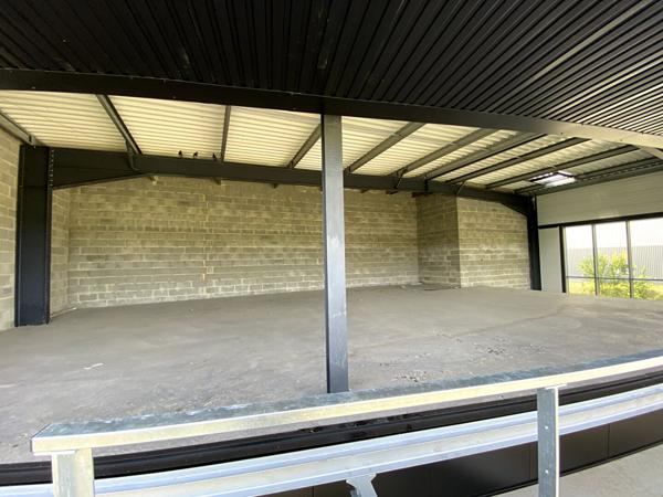A LOUER Très Beau Local d'activité NEUF 840 m2- Hauts de COUERON