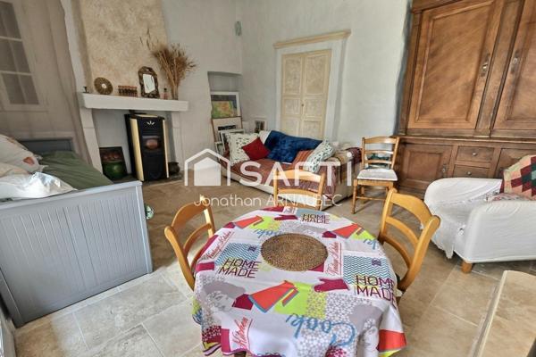 Une maison de caractère en pierre, avec jacuzzi et vue panoramique, pour vivre la Provence autrement.