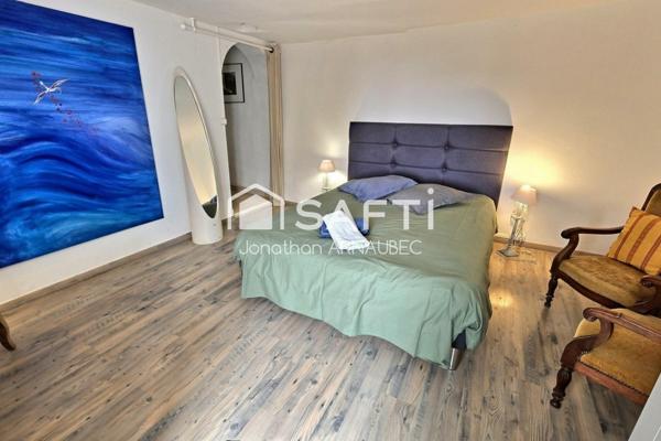 Une maison de caractère en pierre, avec jacuzzi et vue panoramique, pour vivre la Provence autrement.