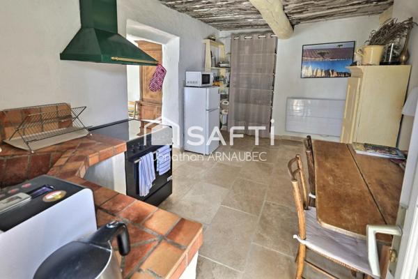 Une maison de caractère en pierre, avec jacuzzi et vue panoramique, pour vivre la Provence autrement.