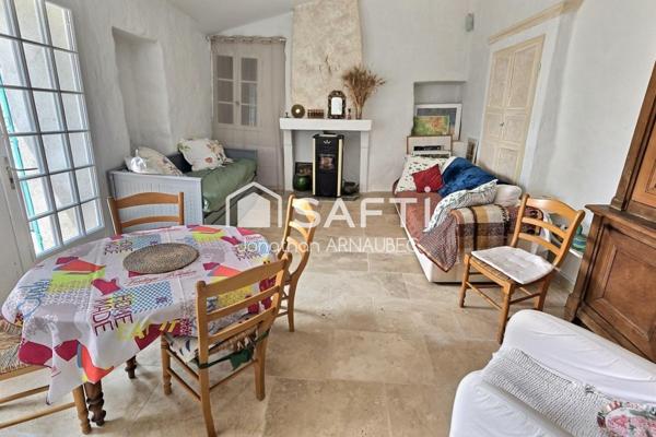 Une maison de caractère en pierre, avec jacuzzi et vue panoramique, pour vivre la Provence autrement.