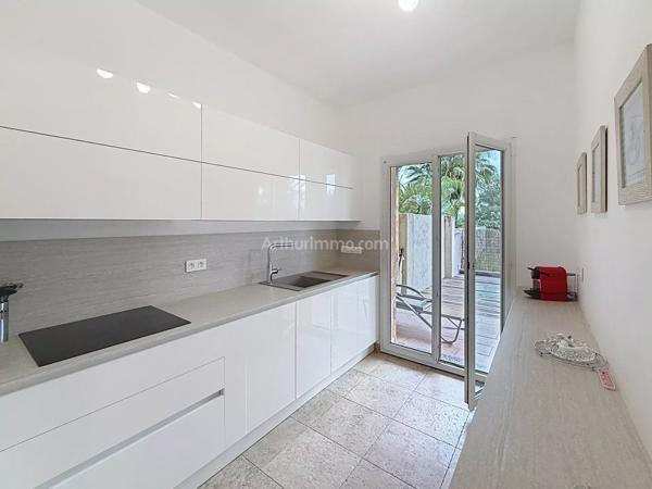 Vente                                                      Appartement
                        
                     3 pièces                      77 m2                     à Calvi