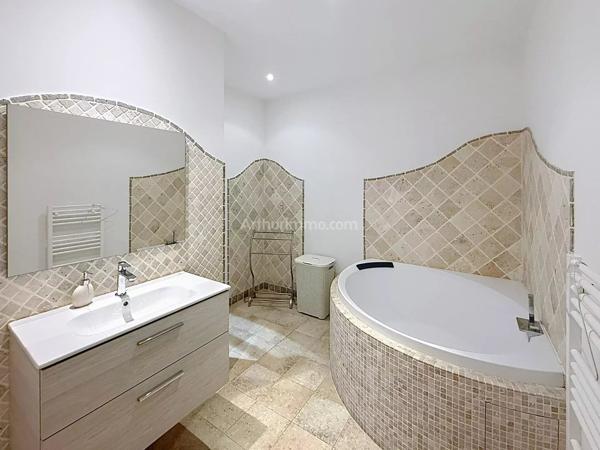 Vente                                                      Appartement
                        
                     3 pièces                      77 m2                     à Calvi