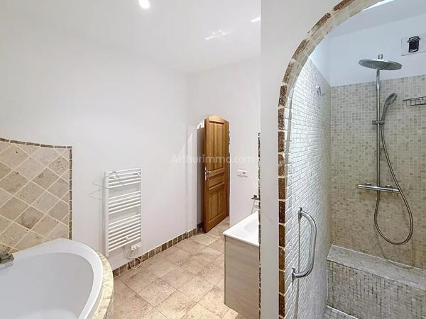 Vente                                                      Appartement
                        
                     3 pièces                      77 m2                     à Calvi
