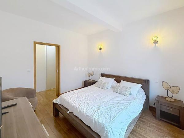 Vente                                                      Appartement
                        
                     3 pièces                      77 m2                     à Calvi