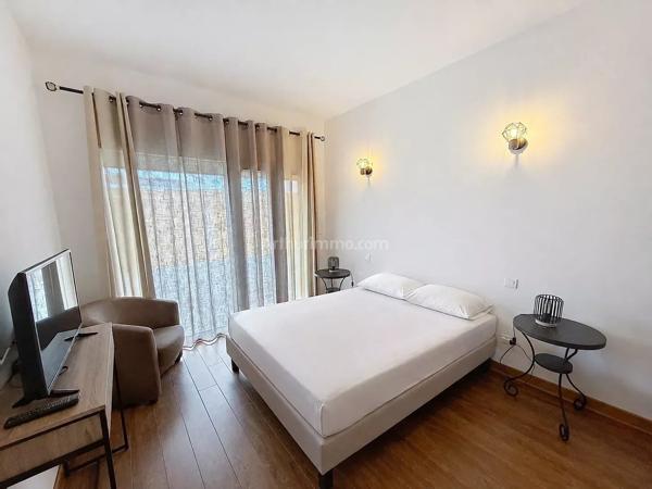 Vente                                                      Appartement
                        
                     3 pièces                      77 m2                     à Calvi
