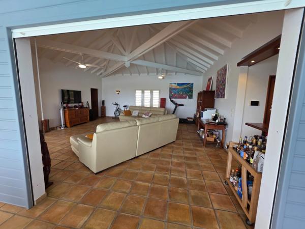 VUE MER Superbe villa de standing + T3 piscine à débordement sur 1000 m² à BAIE MAHAULT (971)