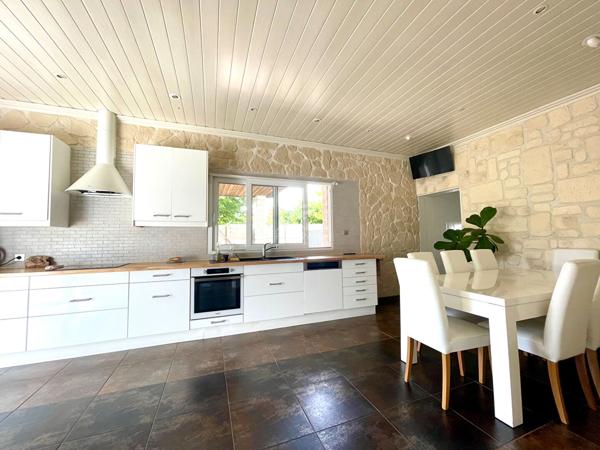 Maison Eragny 11 pièce(s) 310m2 920 000 € **  - Référence  7994