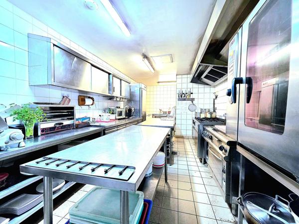 RESTAURANT 161 M2 AVEC TERRASSE 80 places et LICENCE III