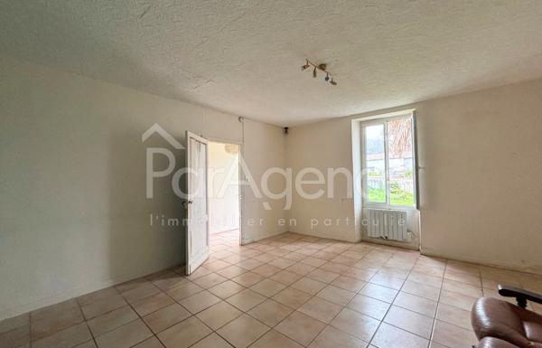 Maison de plain-pied Dépendances Secteur calme