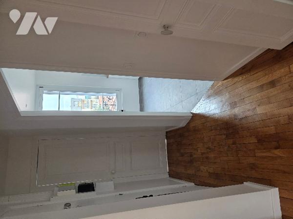 Villejuif Métro Léo Lagrange, 2 pièces : Entrée, cuisine, séjour, chambre, salle d'eau et WC.