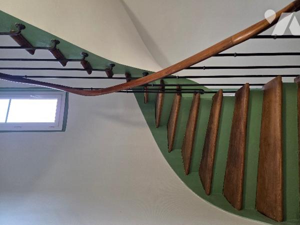 Villejuif Métro Léo Lagrange, 2 pièces : Entrée, cuisine, séjour, chambre, salle d'eau et WC.