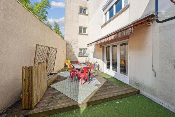 Appartement T4 de 102m² avec terrasse et cellier aux Chartrons