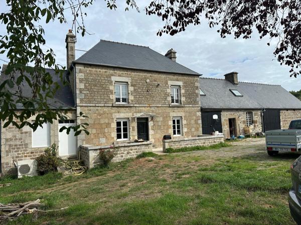 PROPRIÉTÉ RURALE D'EXCEPTION EN PIERRE proche CARROUGES sur terrain de 2ha - DPE C (pompe à chaleur)
