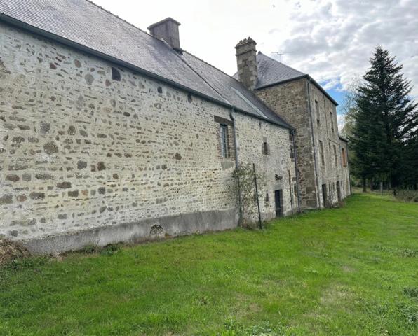 PROPRIÉTÉ RURALE D'EXCEPTION EN PIERRE proche CARROUGES sur terrain de 2ha - DPE C (pompe à chaleur)