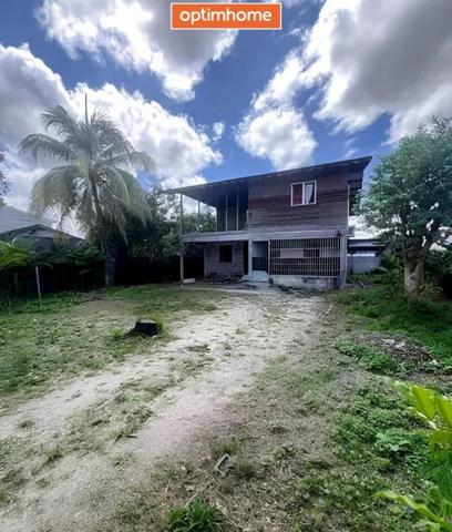 Opportunité rare : Maison avec terrain attenant à une école, accès 2 rues