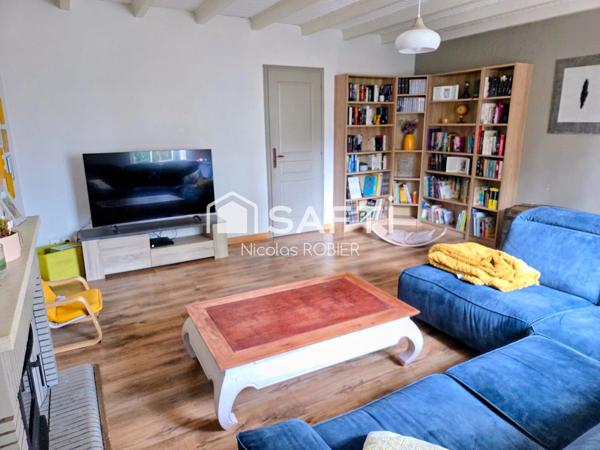 Charmante maison en pierre dans un bel environnement, clos, quatre chambres, trois salles d'eau, jardin et petites dépendances !!!