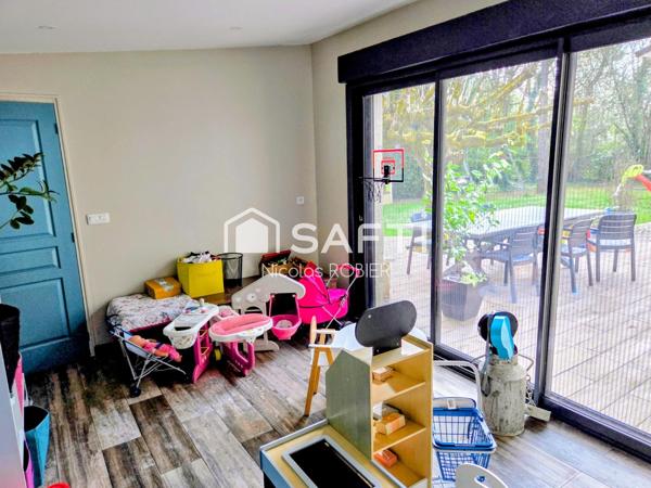 Charmante maison en pierre dans un bel environnement, clos, quatre chambres, trois salles d'eau, jardin et petites dépendances !!!